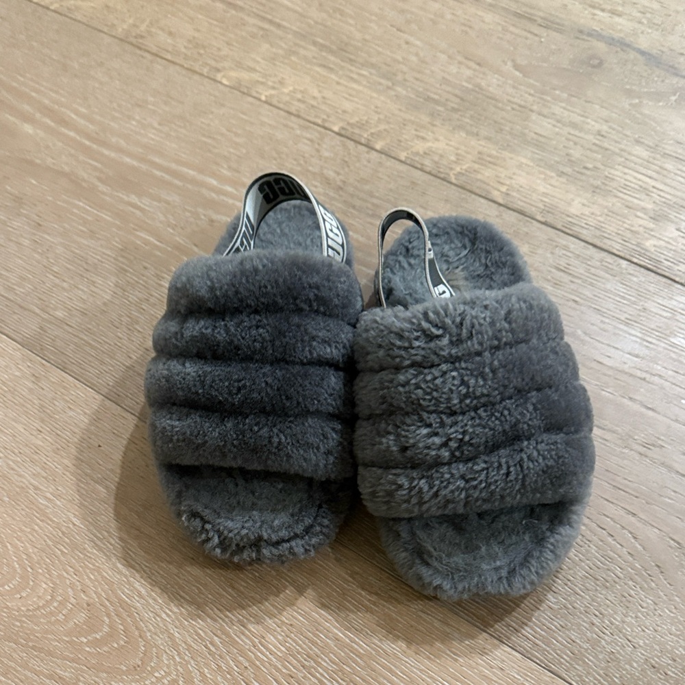 Cozy Gray UGG Fur Slippers Kids Size 1, GUC